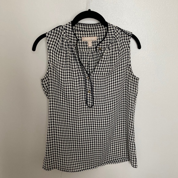 Banana Republic Tops - 2/$30 🖤 Banana republic top 🖤 houndstooth 🖤 size 2p